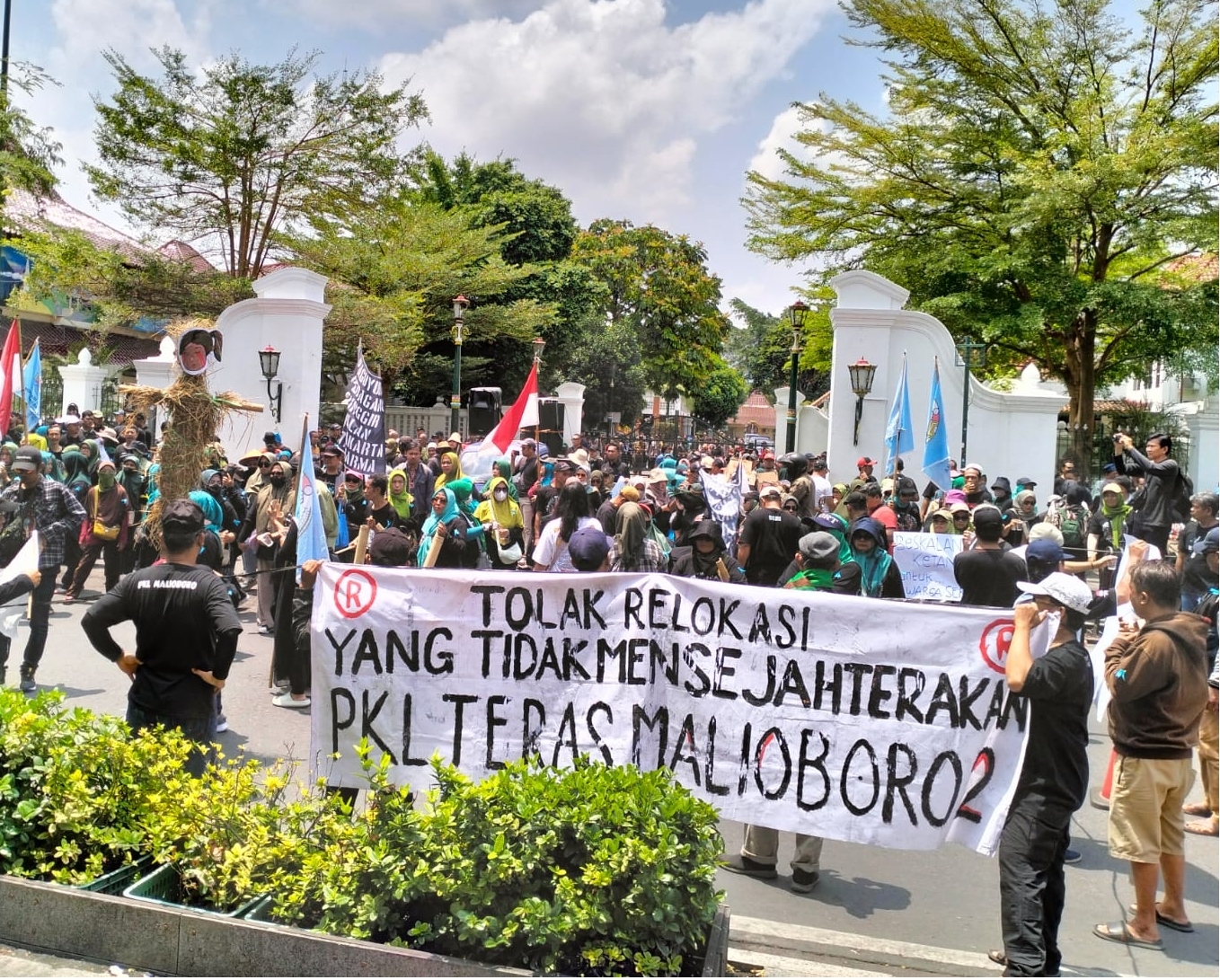 PKL Malioboro Gelar Aksi Demonstrasi: Terpecah Antara Penolakan dan Dukungan Relokasi